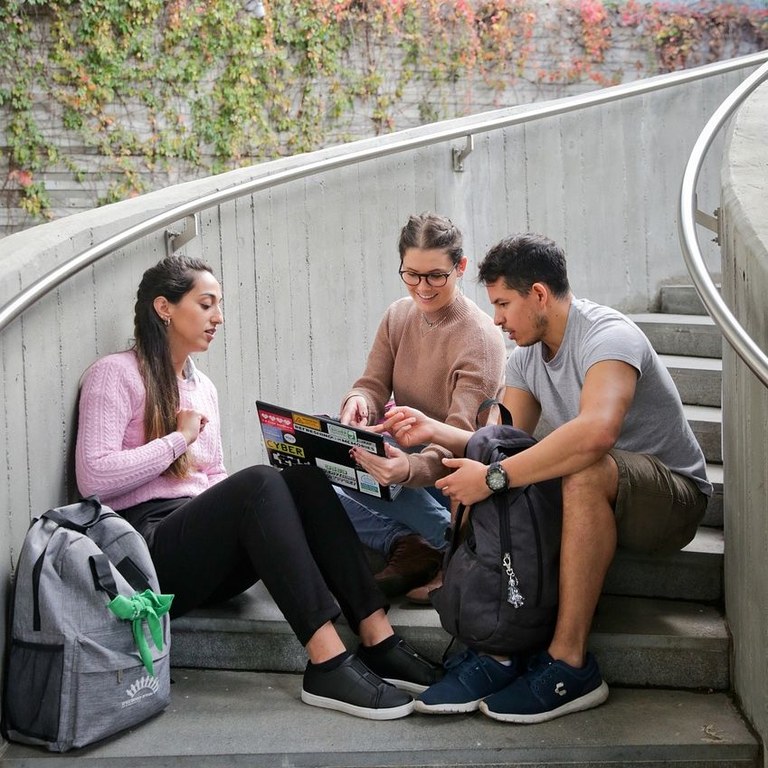 students-6078679_1280.jpg
