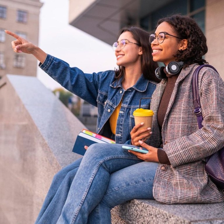 students-8628244_1280.jpg