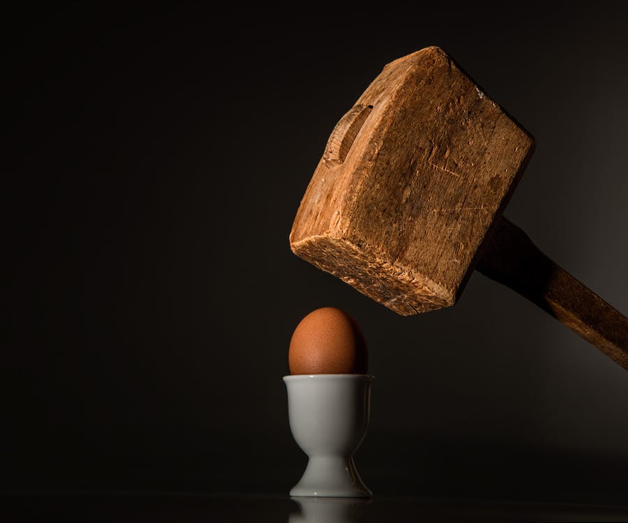 egg hammer threaten violence 40721